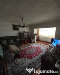 Apartament cu 3 camere, decomandat - zona Racadau