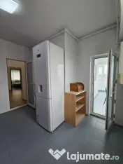 APARTAMENT SPATIOS , 4 CAMERE , DECOMANDAT, ZONA DACIA 