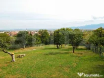 Teren cu râu și vedere panoramică