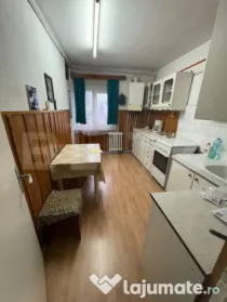 Apartament de vanzare, 3 camere, etaj 3, zona Kaufland-SUD