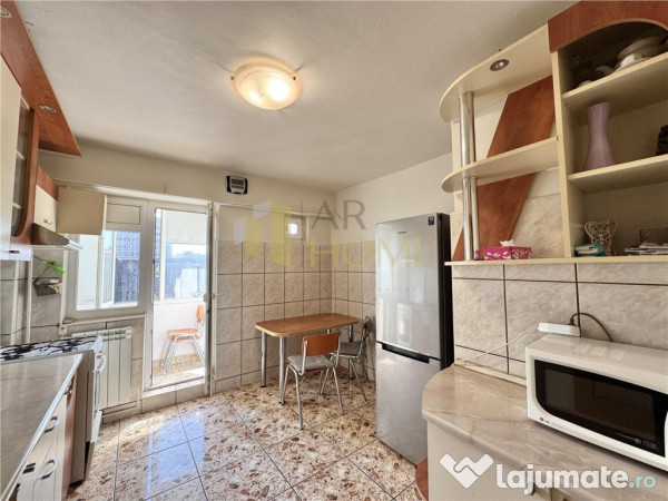 Apartament 2 camere, decomandat, boxa, parcare, ultracentral