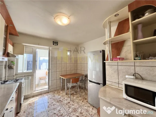 Apartament 2 camere, decomandat, boxa, parcare, ultracentral