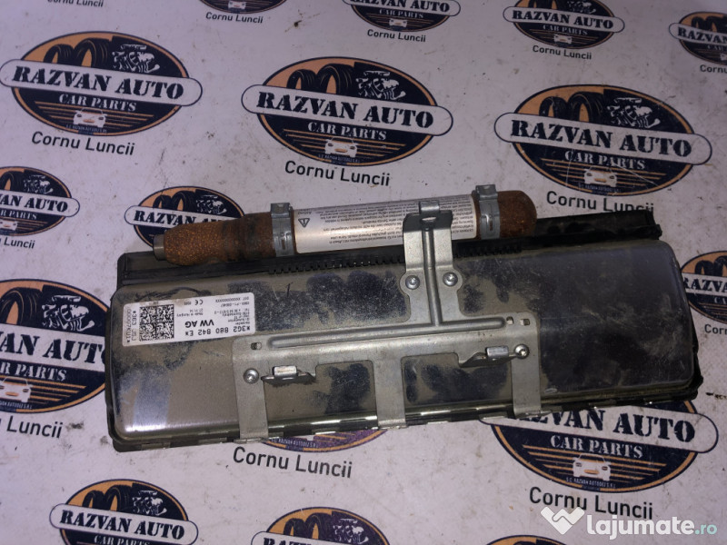 Airbag genunchi Volkswagen Passat B8 2014