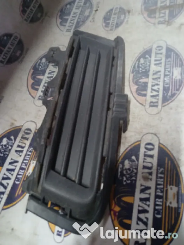 Grila proiector stanga Volkswagen Golf 7 2014