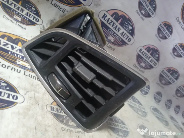 Grila ventilatie stanga Ford Kuga 2014