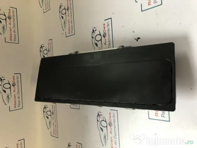 Airbag genunchi Volkswagen Passat B8 2015