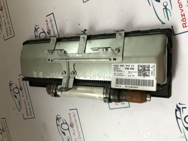 Airbag genunchi Volkswagen Passat B8 2015