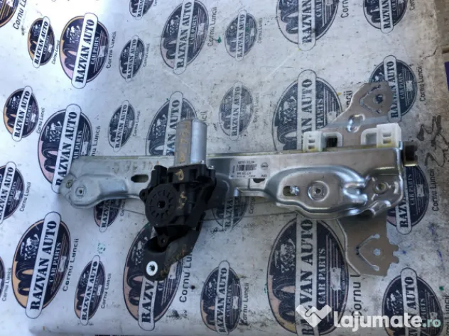Macara geam stanga spate Nissan Pulsar 2016