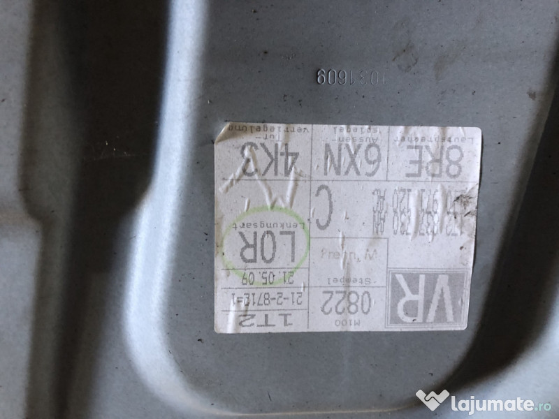 Macara geam dreapta fata Volkswagen Touran 2009