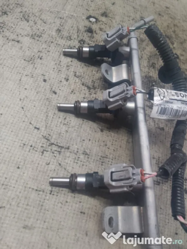 Rampa plus injectoare Dacia Sandero 1.0 Benzina 2022