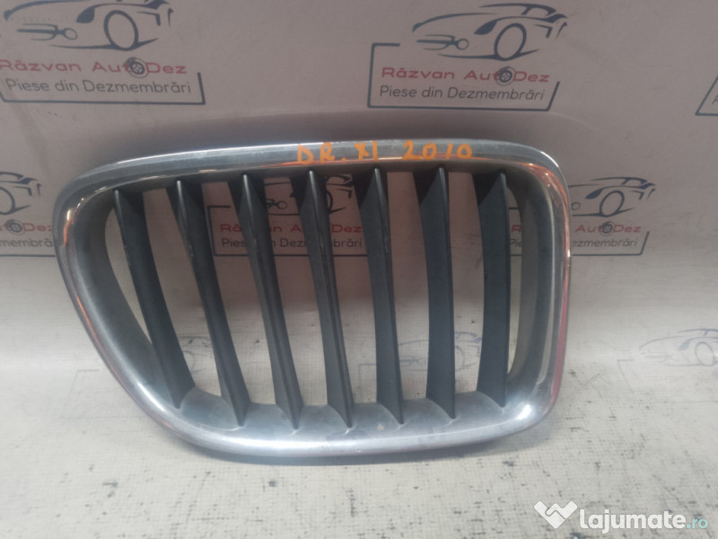 Grila centrala dreapta BMW X1 2011