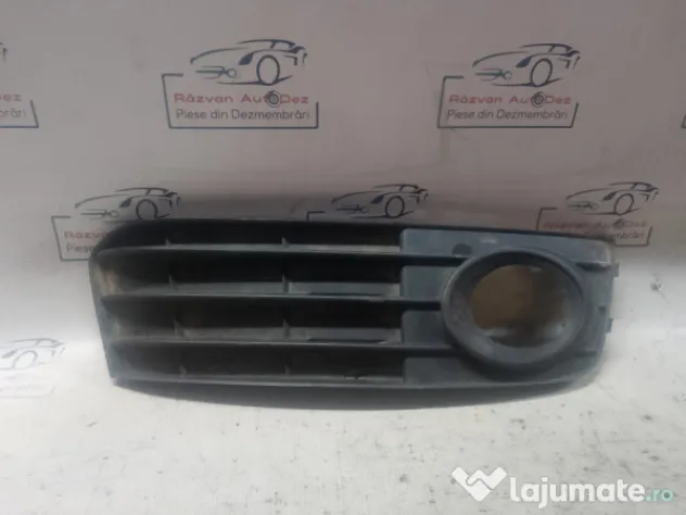 Grila proiector stanga Audi A4 B8 2010