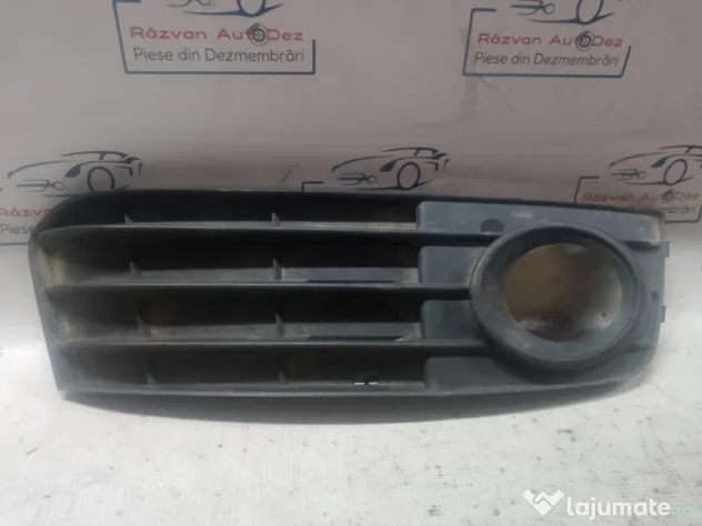 Grila proiector stanga Audi A4 B8 2010