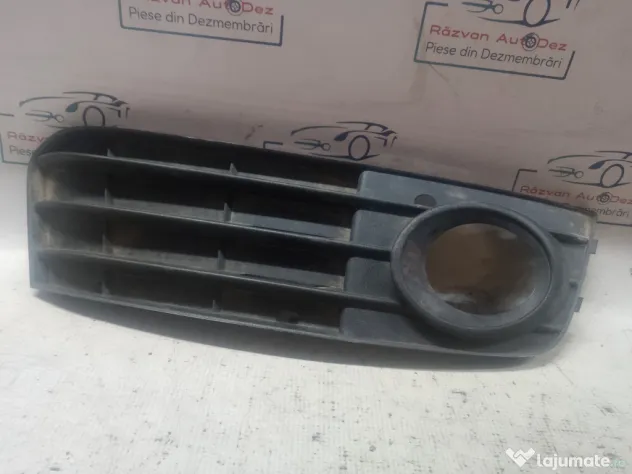 Grila proiector stanga Audi A4 B8 2010