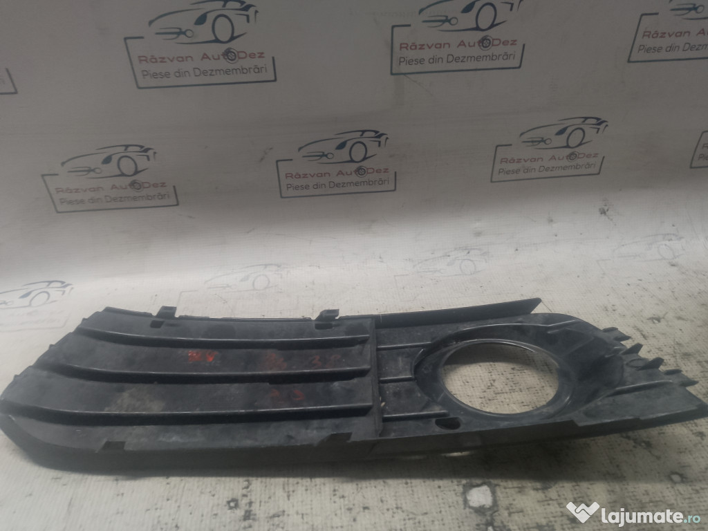 Grila proiector stanga Audi A4 B8 2010