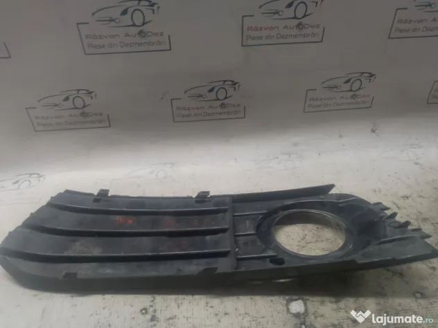 Grila proiector stanga Audi A4 B8 2010