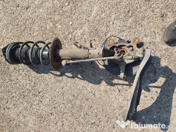 Fuzeta cu amortizor stanga fata Nissan Juke 1.2 Benzina 2018
