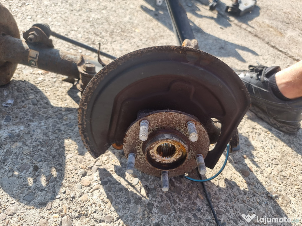 Fuzeta cu amortizor stanga fata Nissan Juke 1.2 Benzina 2018