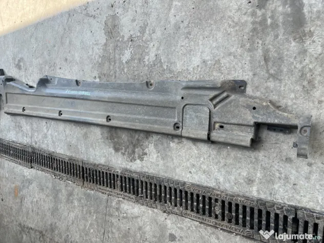 Scut lateral dreapta Volkswagen Touareg 2011