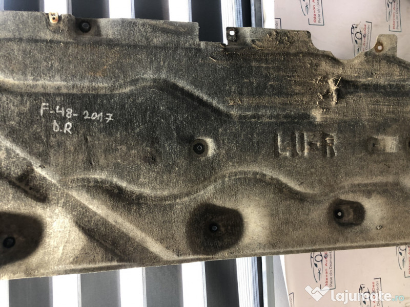 Scut lateral dreapta BMW X1 F48 2017
