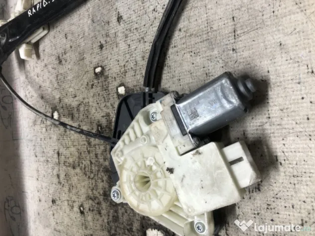 Macara geam stanga spate Skoda RAPID 2012