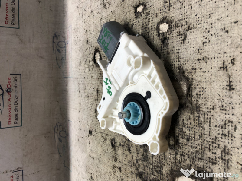 Motoras macara stanga spate Skoda Yeti 2013