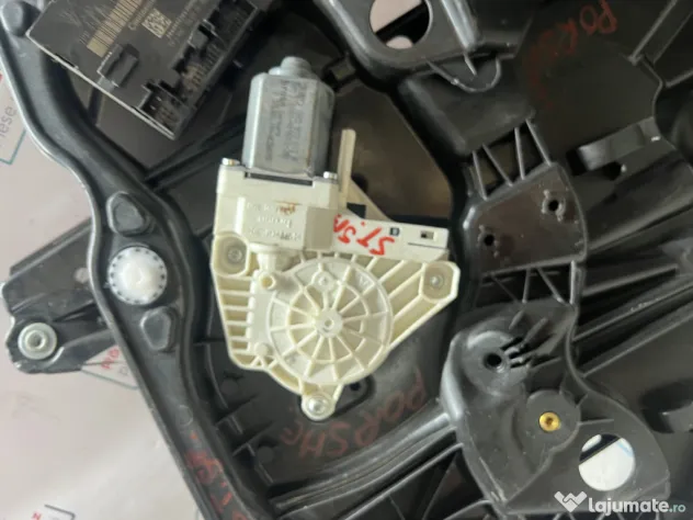 Macara geam stanga spate Porsche Cayenne 2012