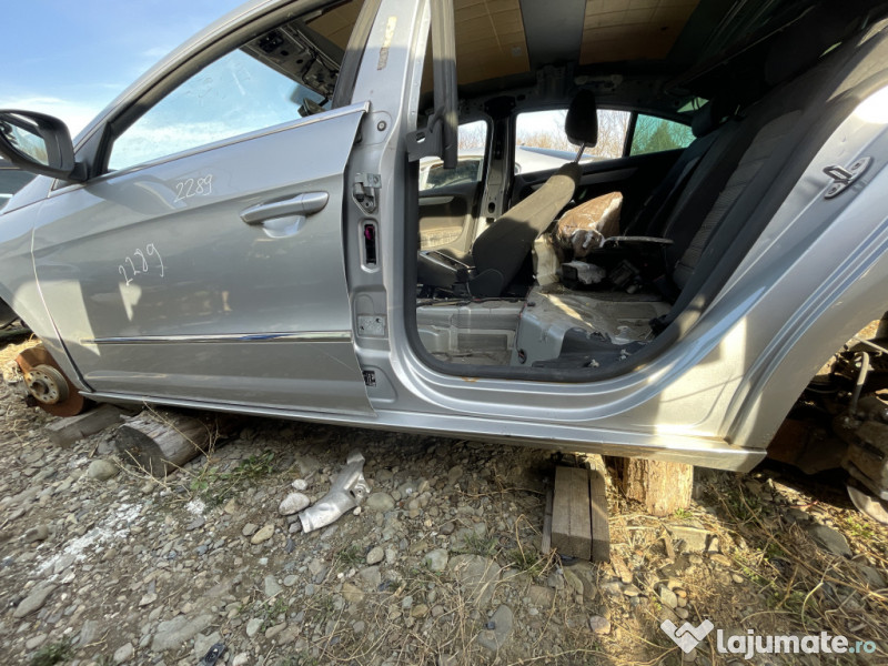 Prag stanga tabla Volkswagen Passat CC 2010
