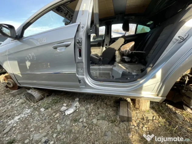 Prag stanga tabla Volkswagen Passat CC 2010