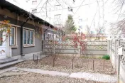 Gara - Spitalul CFR - Str. Scolii, casa din caramida, ter... 