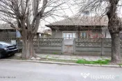 Gara - Spitalul CFR - Str. Scolii, casa din caramida, ter... 