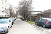 Gara - Spitalul CFR - Str. Scolii, casa din caramida, ter... 