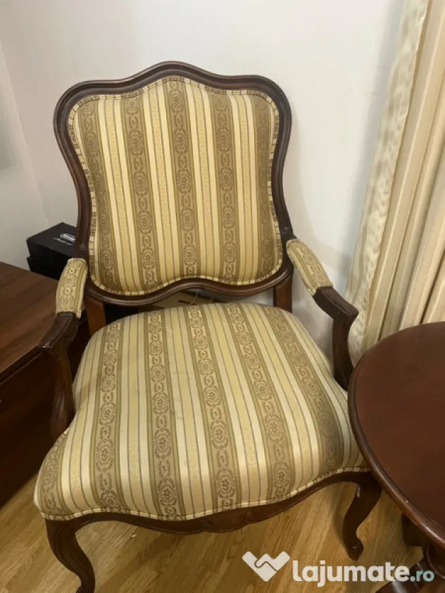 Set living room in stare foarte buna.