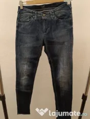 Armani Jeans cu câteva urme de folosire 