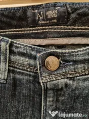 Armani Jeans cu câteva urme de folosire 