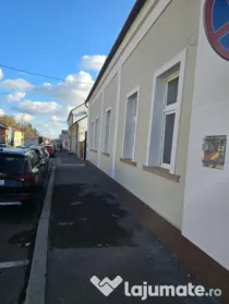 SP birou la casa central , lux 2 cam dep , baie , intr auto