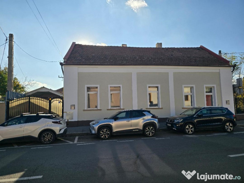 SP birou la casa central , lux 2 cam dep , baie , intr auto