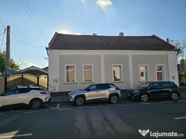 SP birou la casa central , lux 2 cam dep , baie , intr auto