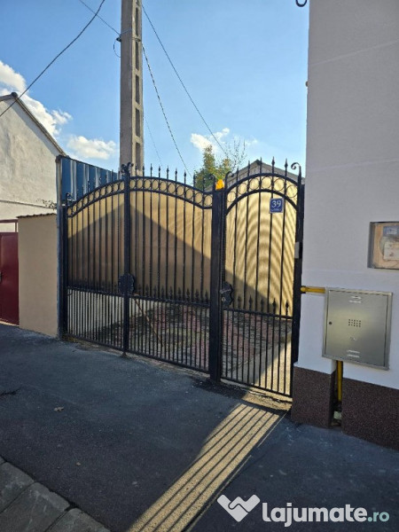 SP birou la casa central , lux 2 cam dep , baie , intr auto
