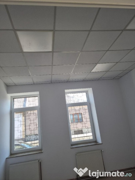 SP birou la casa central , lux 2 cam dep , baie , intr auto