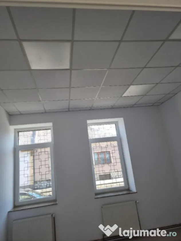 SP birou la casa central , lux 2 cam dep , baie , intr auto