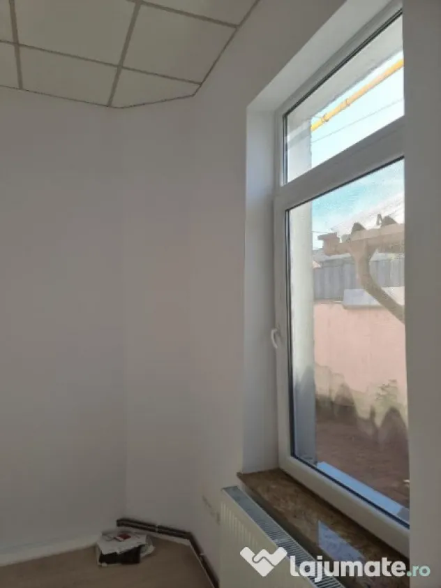 SP birou la casa central , lux 2 cam dep , baie , intr auto