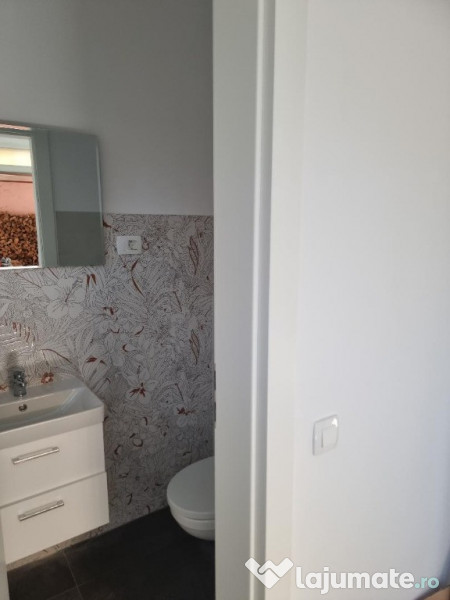 SP birou la casa central , lux 2 cam dep , baie , intr auto