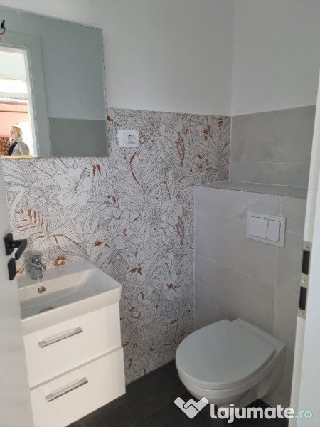 SP birou la casa central , lux 2 cam dep , baie , intr auto