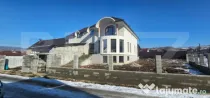 Casă modernă și spațioasă, 364mp, construită în 2020