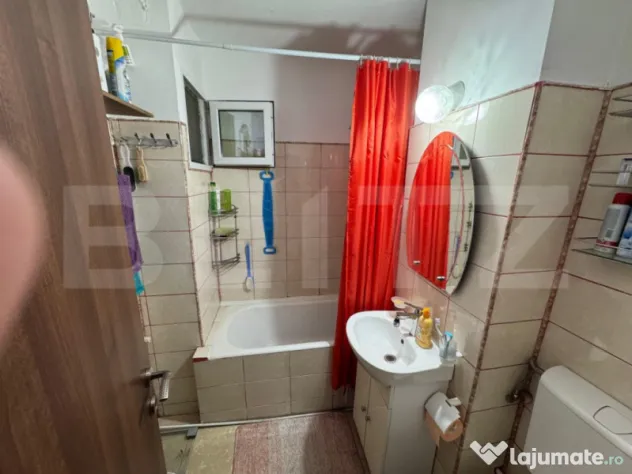 Apartament de vânzare cu 2 camere, decomandat – Zona Indu