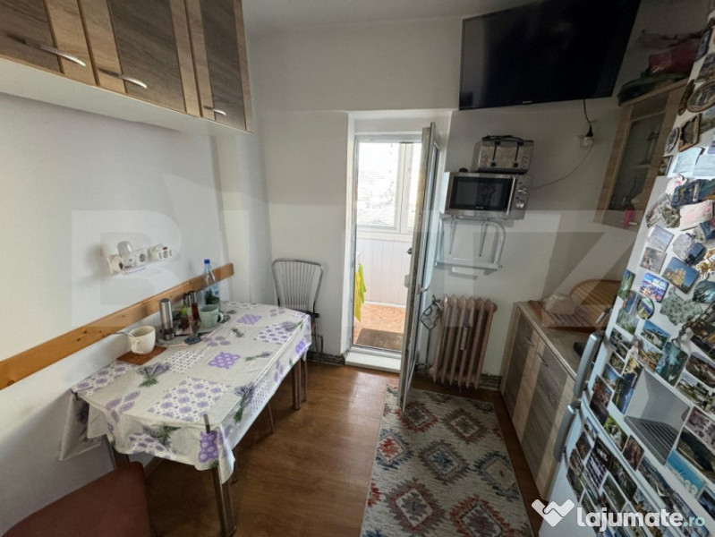 Apartament de vânzare cu 2 camere, decomandat – Zona Indu