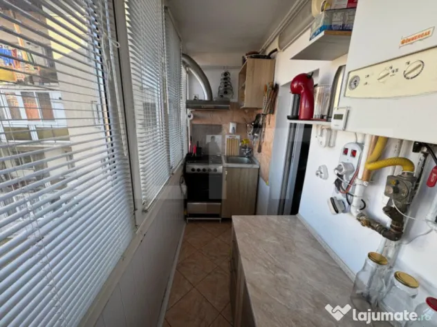 Apartament de vânzare cu 2 camere, decomandat – Zona Indu