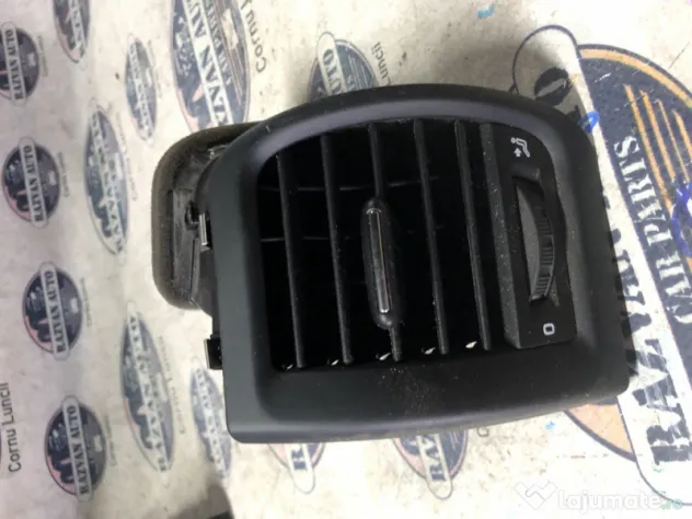 Grila ventilatie stanga Skoda Fabia 2 2011