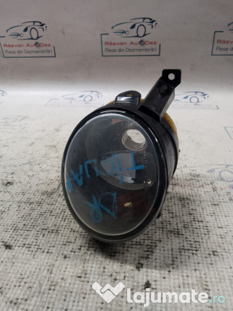Proiector dreapta Volkswagen Tiguan 2010